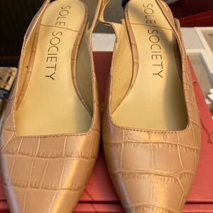 NEVER WORN! Sole Society Cream Slingback Pumps 2" Block Heel